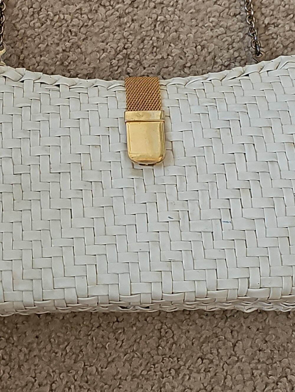 Vintage White Vinyl Clutch/purse W/metal Chain Strap